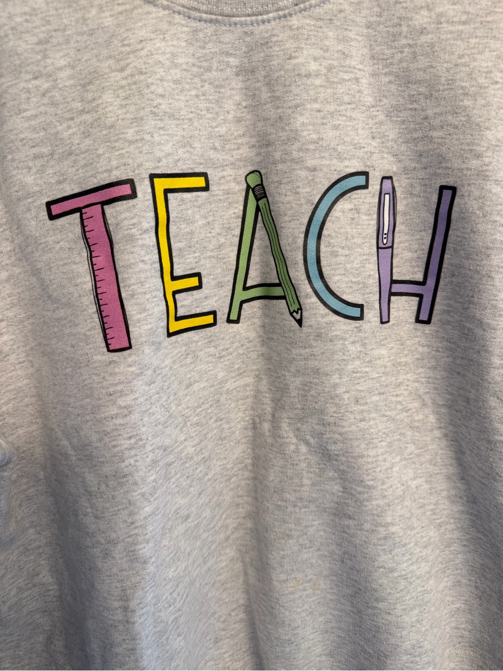 Gildan Gray Unisex Sweatshirt with Colorful "TEACH" Graphic Size Medium
